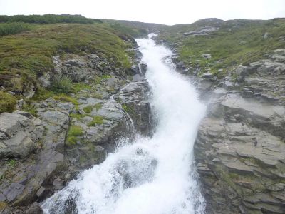 011-Gebirgsbach am Silvretta-Stausee